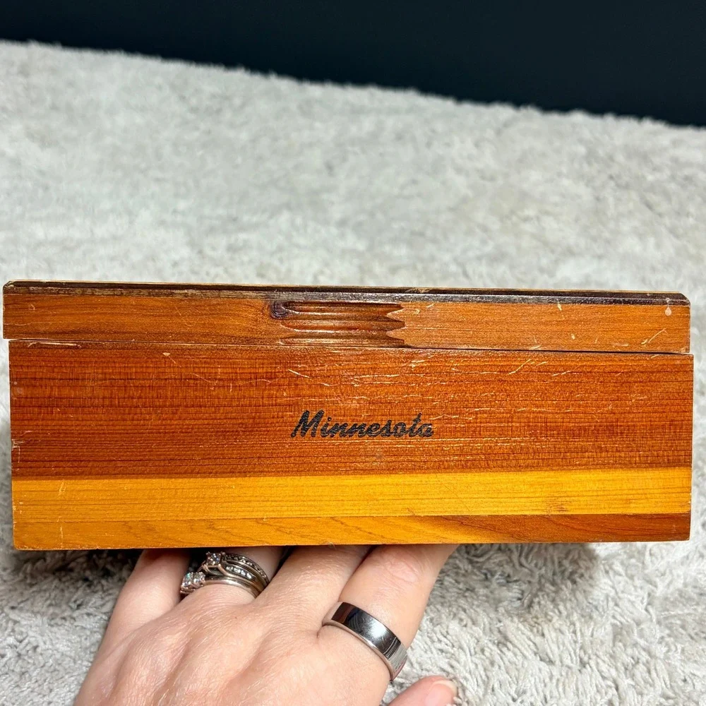Vintage Minnesota Cedar Wood Trinket Box Deer Buck Wildlife Souvenir Rustic